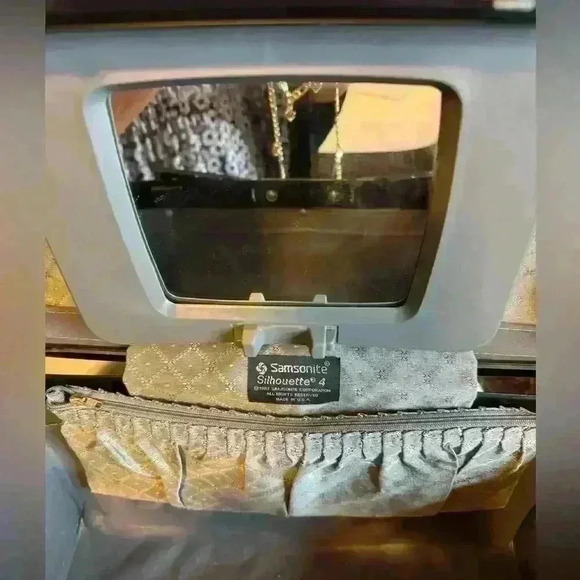 Samsonite Train/Make-Up Case - Picture 4 of 10